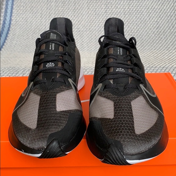 nike zoom gravity black metallic silver